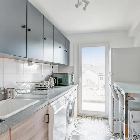 2br In Colors With Balcony - Welkeys Apartment *