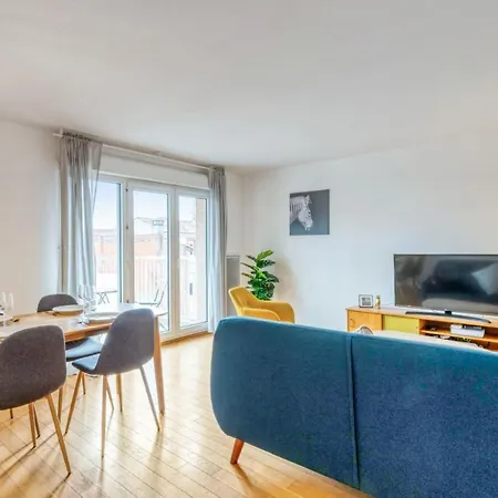 Apartment 2br In Colors With Balcony - Welkeys